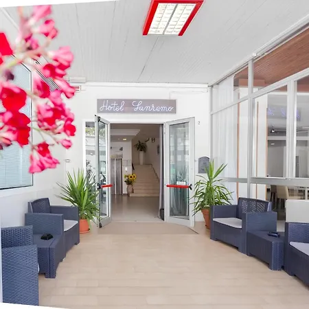 Hotel Sanremo 3*