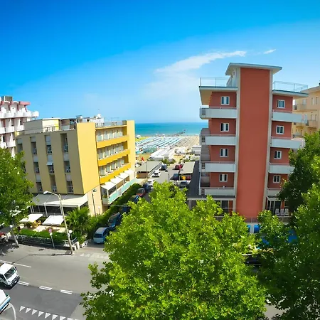 Hotel Sanremo 3*