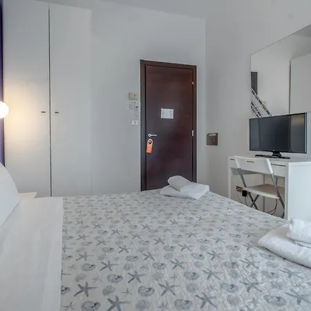 Hotel Sanremo 3*